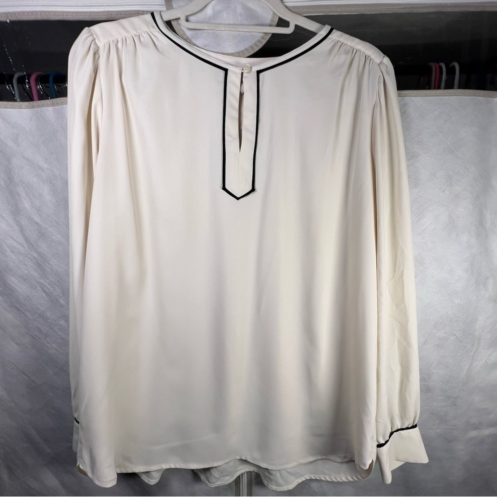 LOFT Beige Black Long Sleeve Blouse Size M
No flaws